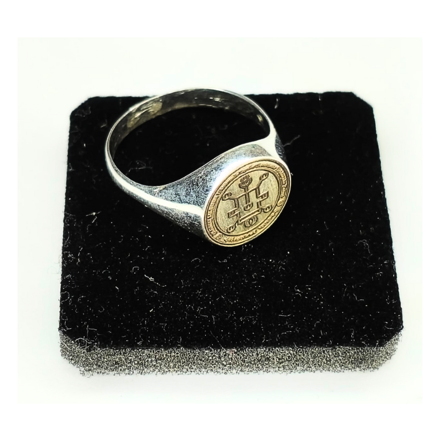 Anillo de poder del demonio Vassago que resuelve conflictos